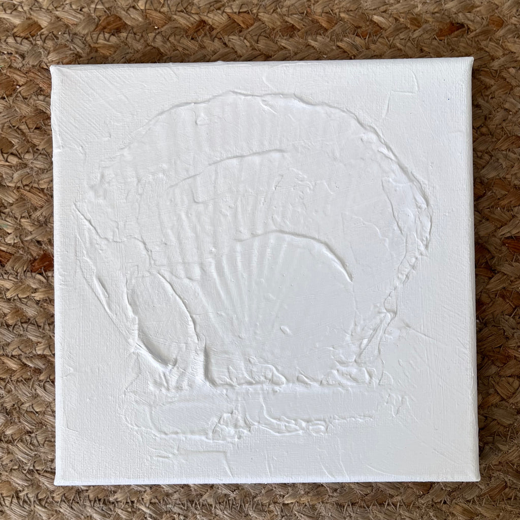 Textured clam shell