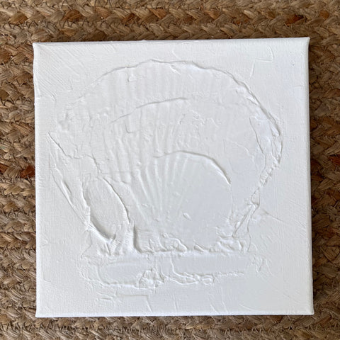 Textured clam shell