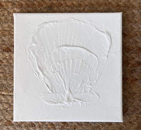 Textured clam shell