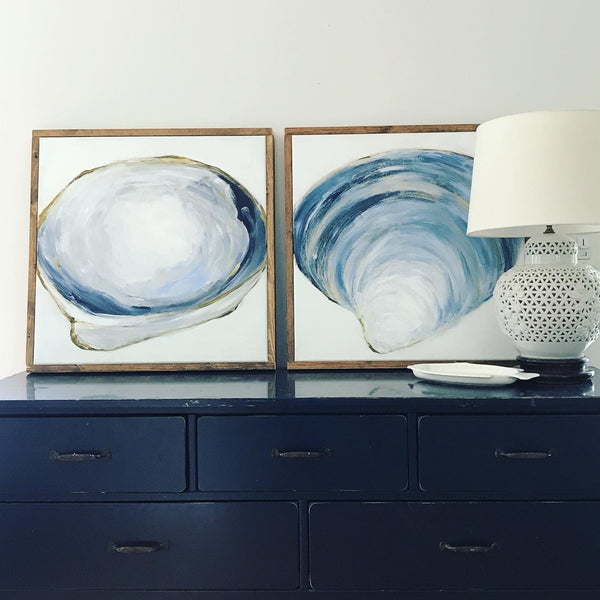 blue clam shell inside